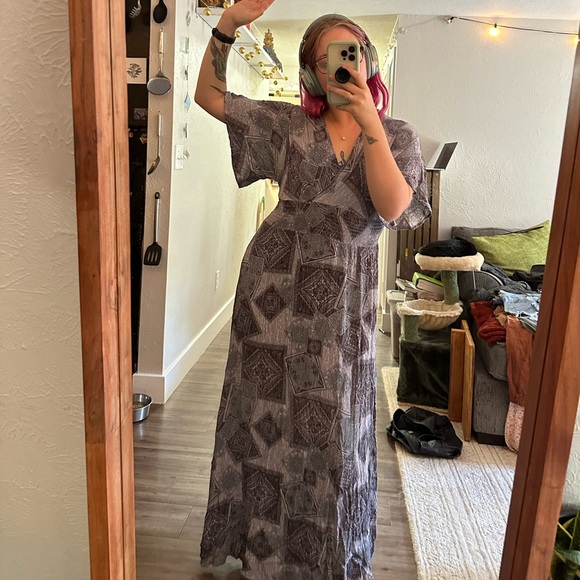 Sozy Flutter sleeve maxi dress - Picture 1 of 4